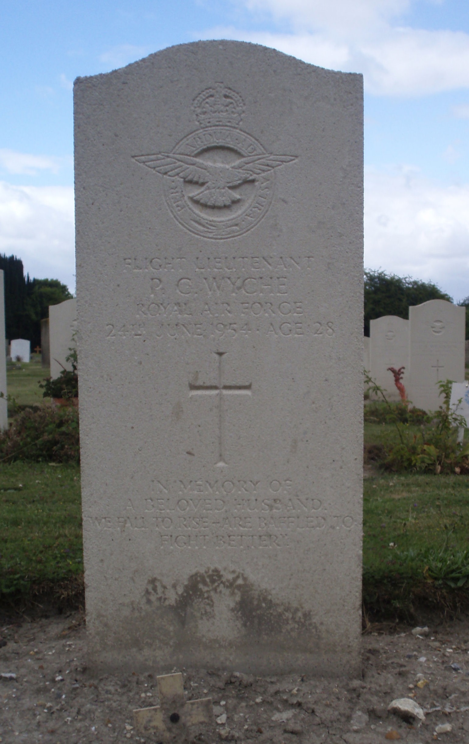 Photo from /search/photos/United Kingdom/Cambridgeshire/BASSINGBOURN-CUM-KNEESWORTH CEMETERY/wyche_pc.jpg